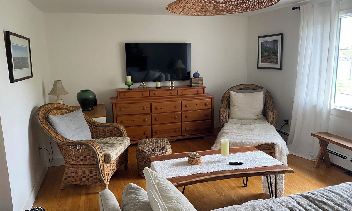 Summerside Apartment | Charming apartment in fabulous Summerside with AC, WiFi