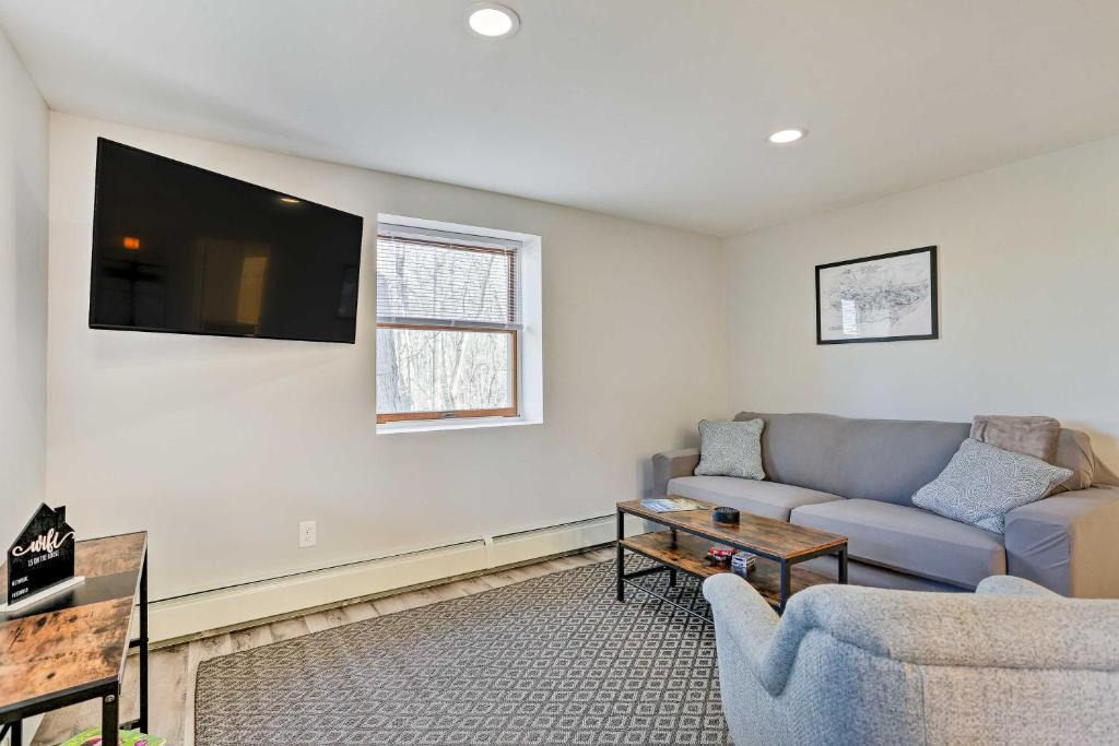 Beacon Apartment | Charming Beacon Apt with Fire Pit Near Hiking!