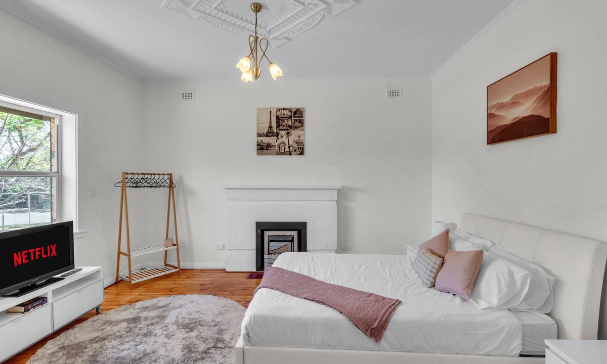 Glenunga House | Charming Family Retreat with Arcade + Walk to Shops - Glenunga