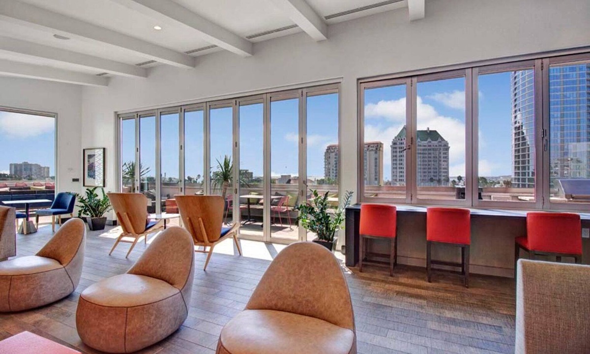 East Village Apartment | Charming Long Beach 1BR w/Pool & Gym, walk to Ocean Blvd, by Blueground