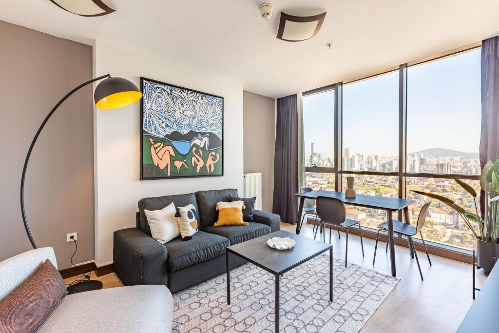 Atasehir Apartment | Charming Modern Flat with Captivating City View in Atasehir