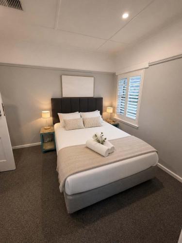 Griffith House | Cheerful 3 bedroom home - Inner south - Manuka