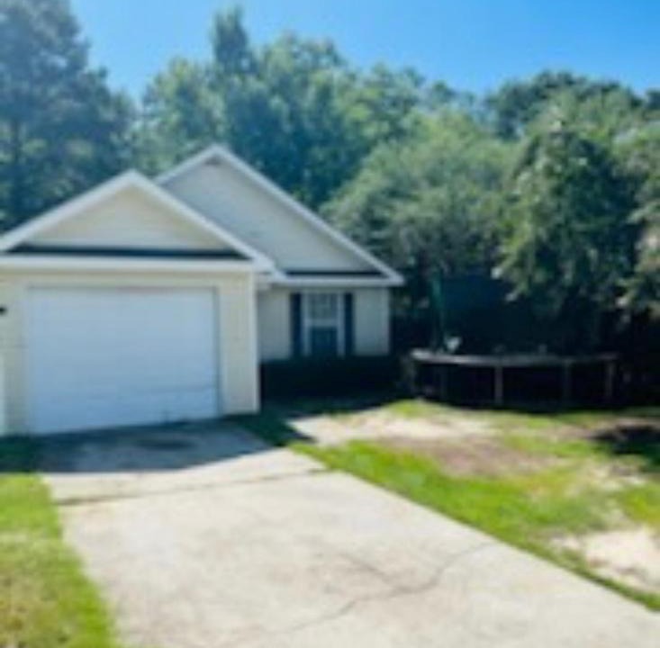 Dothan House | Cheerful 3 bedroom house with fireplace!