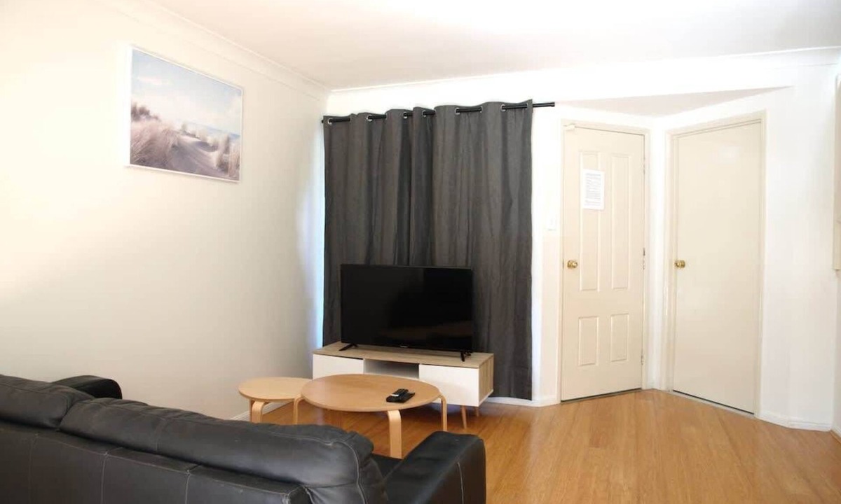 Woodridge House | Cheerful 3 bedroom townhouse with garage