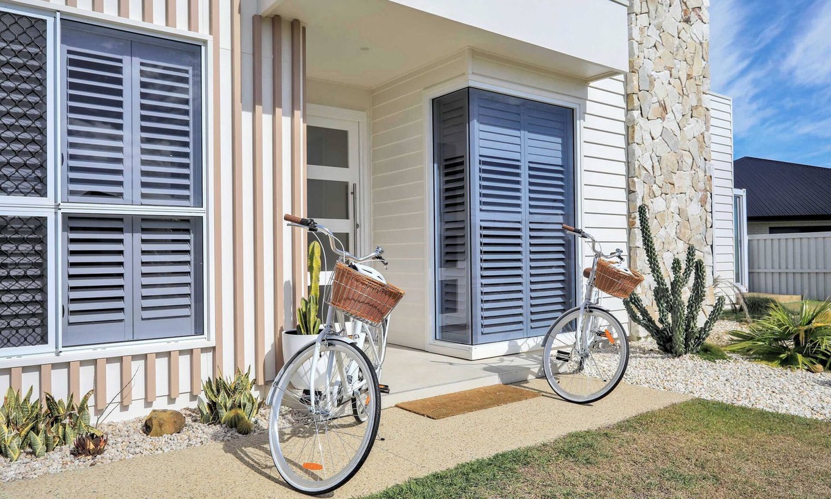 Innes Park House | Cinema Pool Pets 4b2b Bargara Headlands