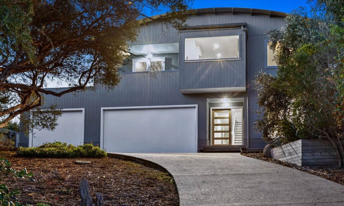 Rye House | Coastal 5 Bedroom Rye beach escape - suitable for families or groups.
