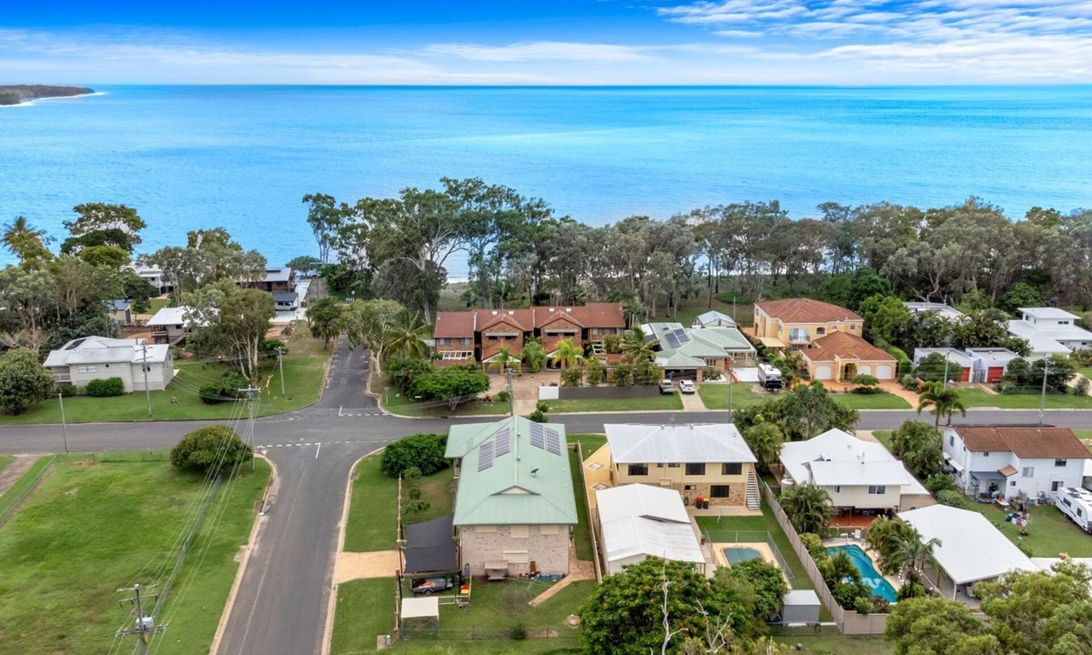 Traviston House | Coastal Bliss 6 Bedroom - CoastHM