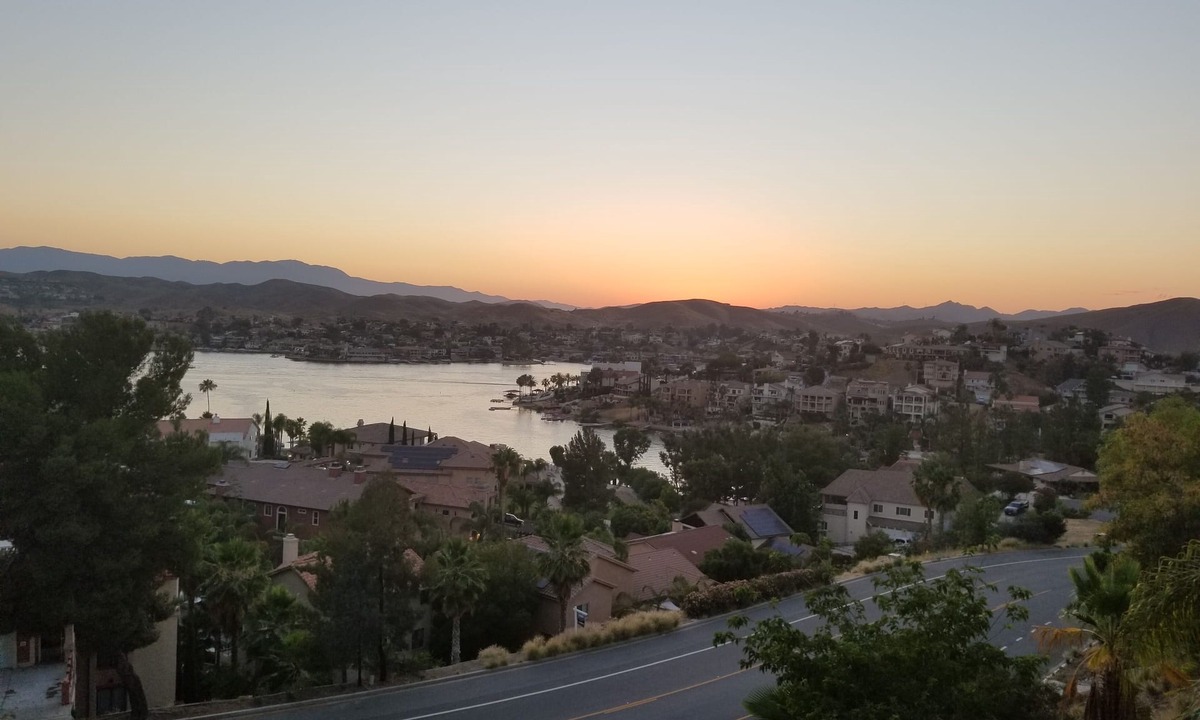 Canyon Lake House | Come! Enjoy "A Bit-o-Paradise" on Vacation Drive. Catch our daily sunsets.