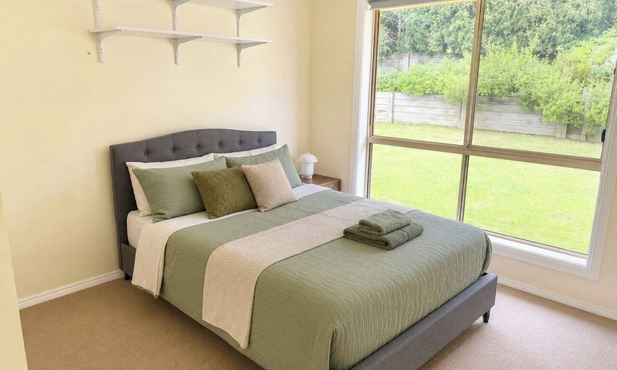 Mount Gambier House | Comfortable 4-Bedroom Home with Backyard Escape
