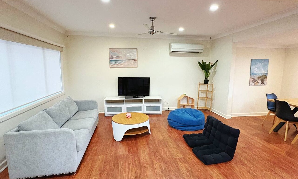 Ringwood House | Comfortable family stay in the heart of ringwood close to Eastland Costco