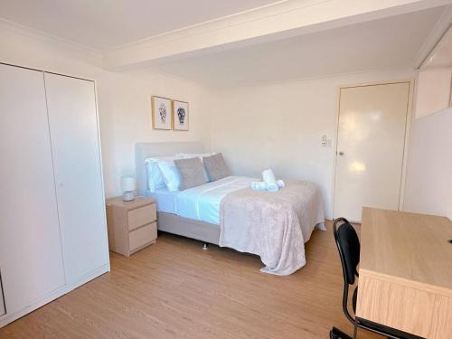 Sunnybank Hills House | Comfy unit near Garden City Westfield Street Parking
