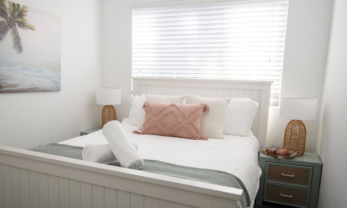 Caloundra Apartment | Cosy Family Friendly, Beachside Unit, Views, Walk Everywhere. Long stays welcome