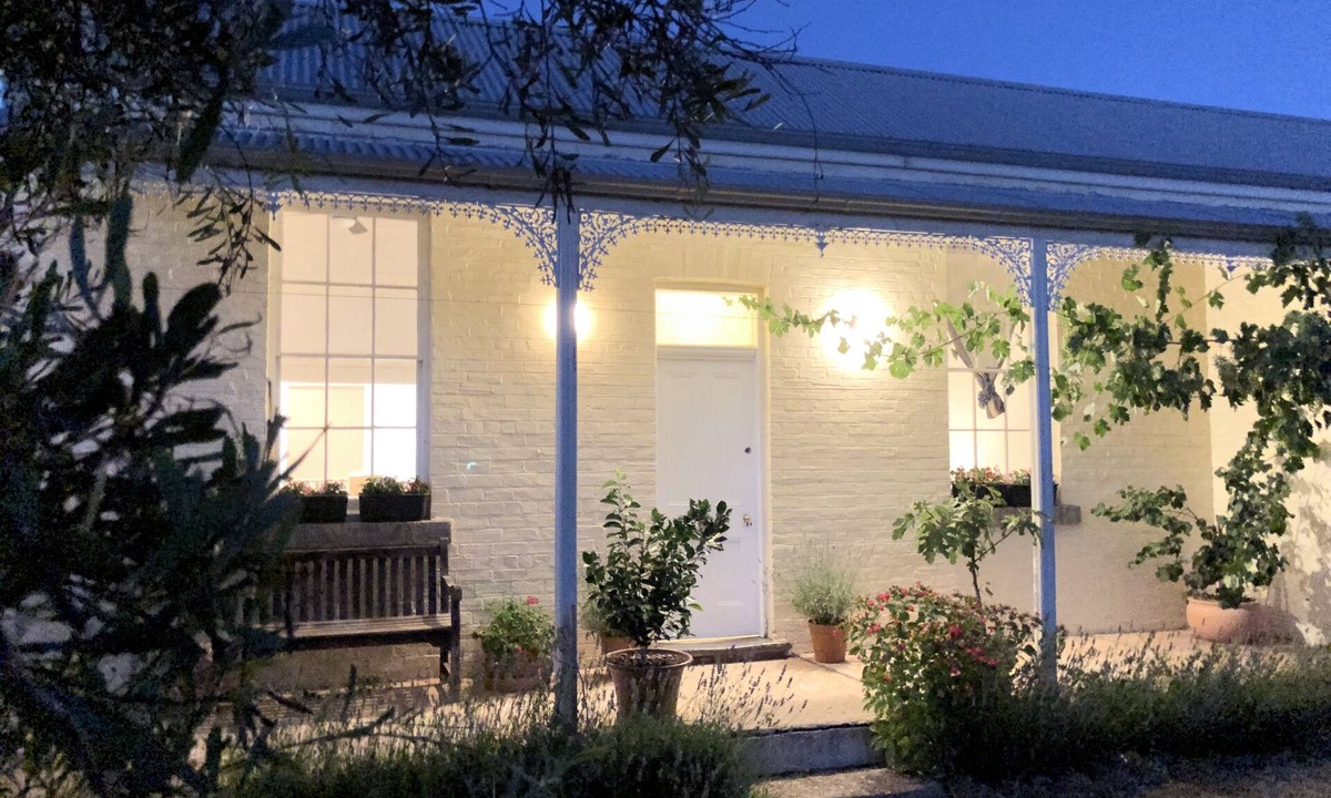 Newstead House | Cosy Heritage Cottage in Newstead, Central to Daylesford, Maldon & Castlemaine