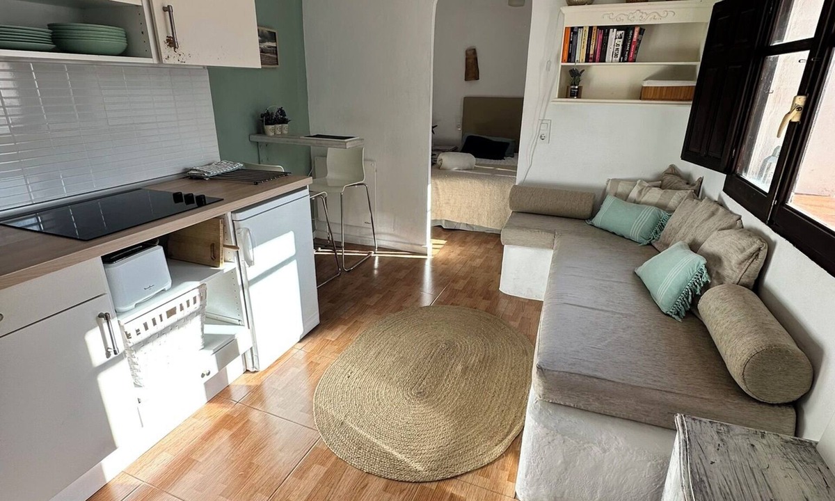 Tarifa Apartment | Cosy Quiet Hideaway with Private Terrace, perfect location old town Tarifa