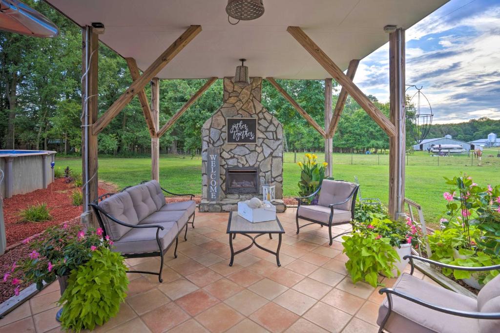 Waxhaw Apartment | Country-Chic Studio with Pool and Stable Access!