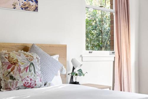 Killara House | Courtyard Double Room - Next to Transport & Shops in Killara - Shared Bathroom