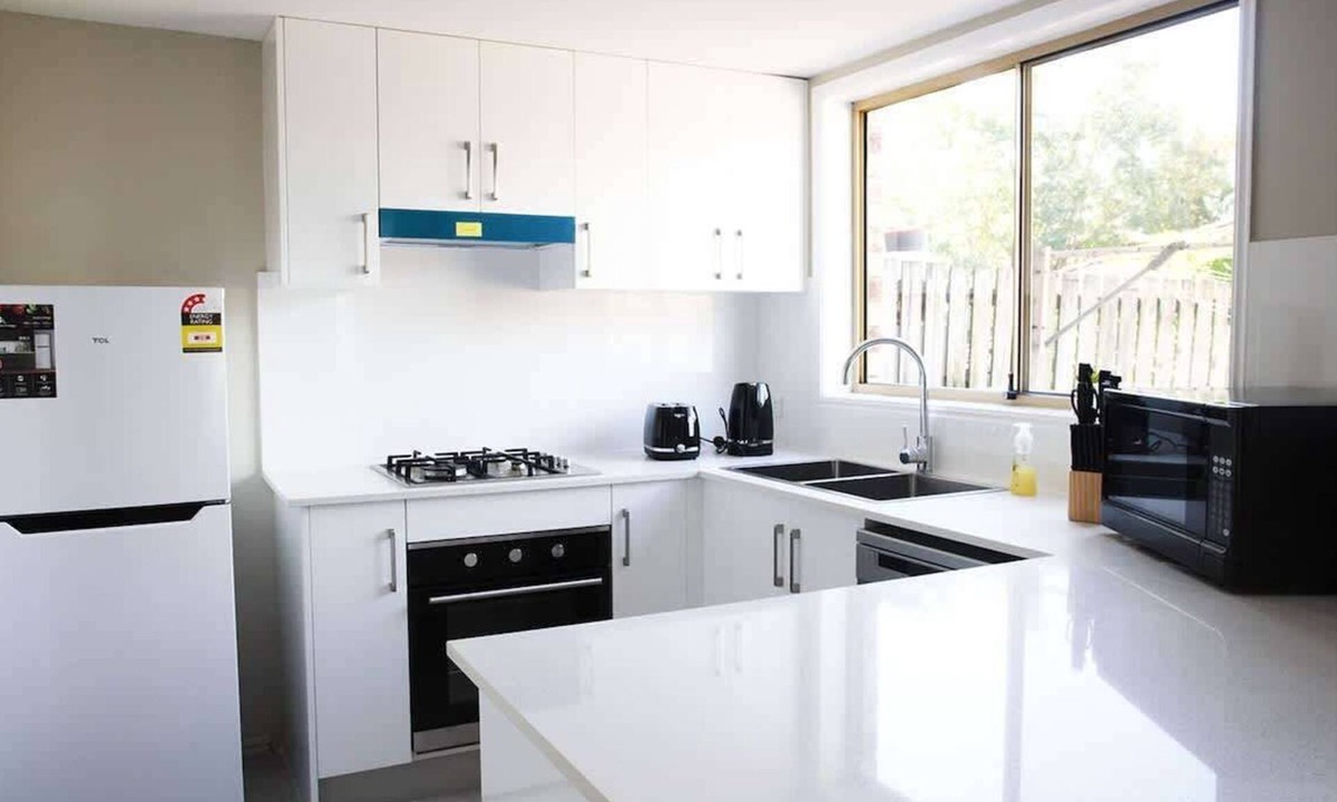 Woodridge House | Cozy 3 bedroom townhouse in Woodridge