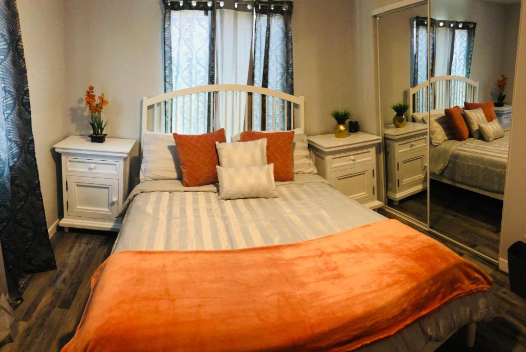 Downtown Los Angeles House | Cozy and Comfy Rooms Near SOFI Stadium, DTLA, USC, LAX, HOLLYWOOD, BEACHES Shared Home