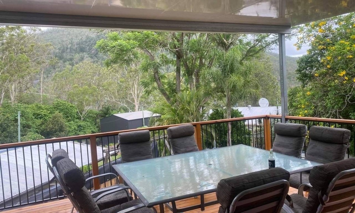 Somerset Dam Cabin | “Cozy Somerset Dam Cabin with AC, Perfect for Getaways or Wedding Stays sleeps 5
