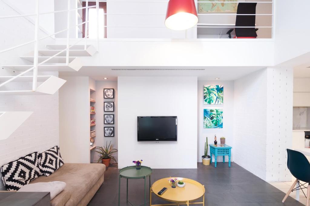 Alicante City Centre Apartment | Design and luminous duplex in the old town