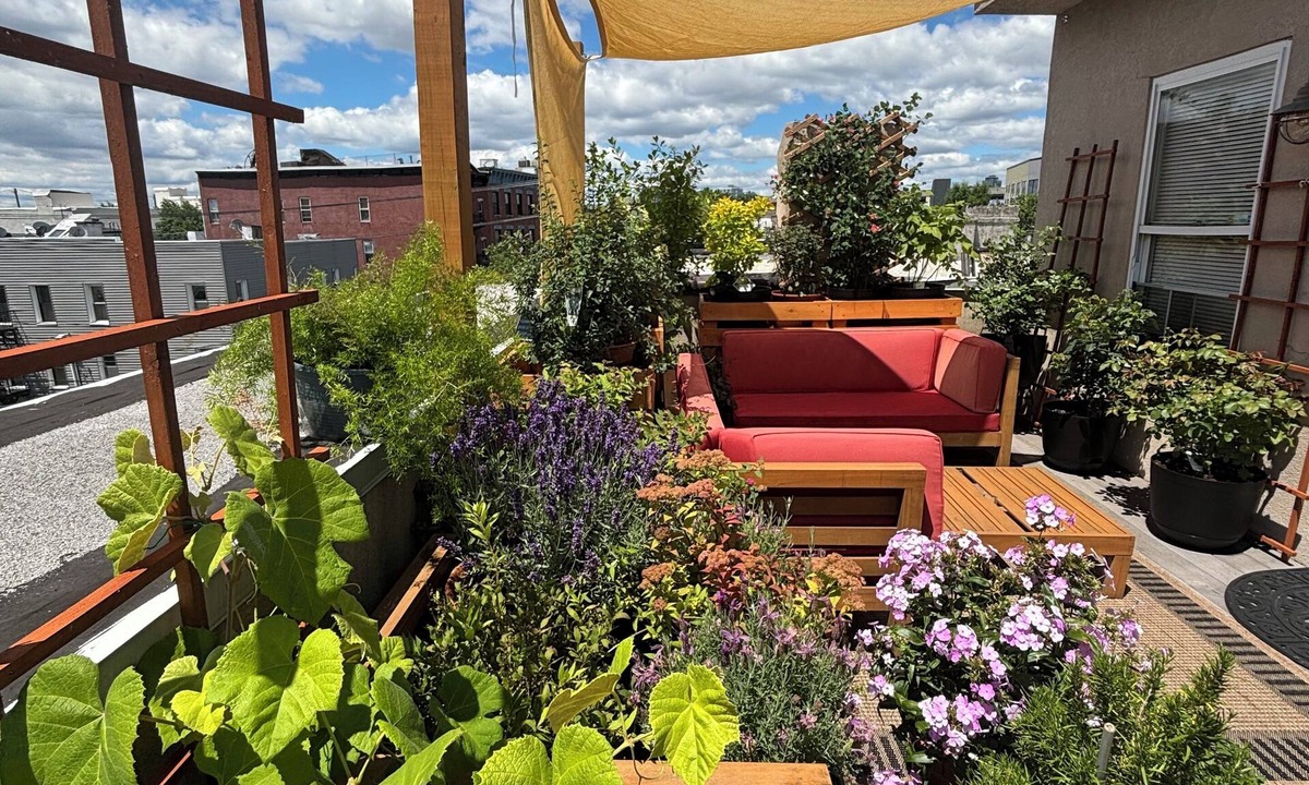 Historic Downtown Apartment | Designer Loft with Private Terrace