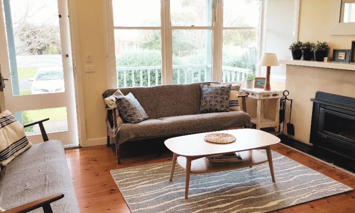 Queenscliff House | Dinghy's Rest in the heart of town