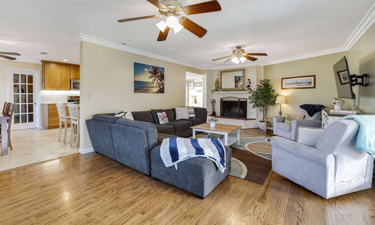 Santa Ana House | Disneyland, Beach and Much More!