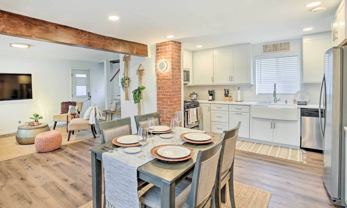 East Village House | Downtown Long Beach Home: Walk Everywhere!