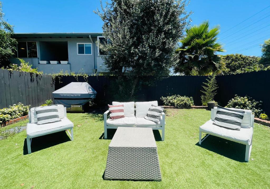 North Hollywood House | Dreamy Farmhouse in Studio City
