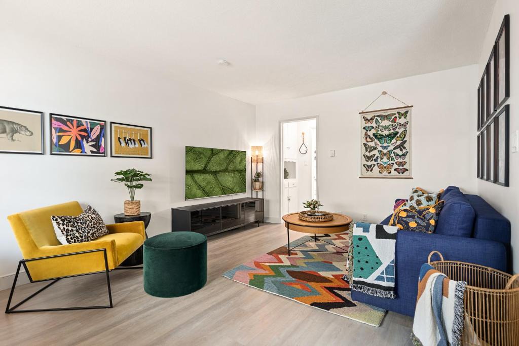 East Village Apartment | East Village Arts District, King Suite with Sofa Bed NRP23-01221