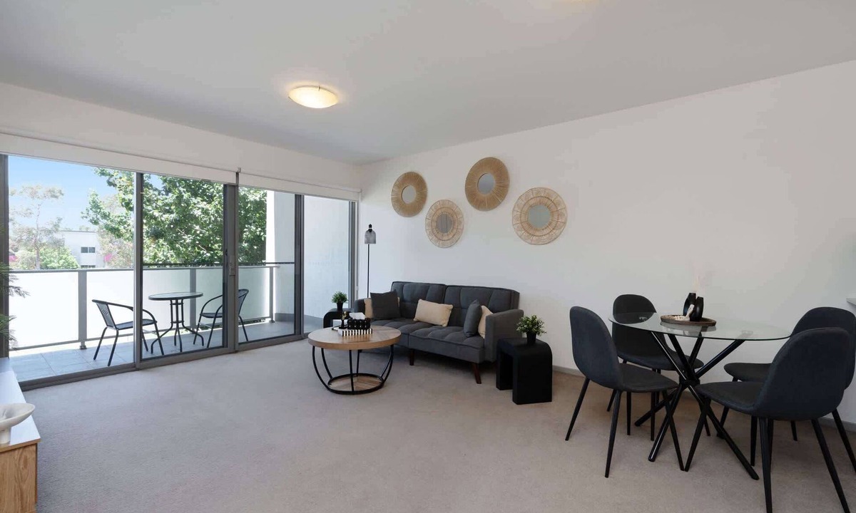 Franklin Apartment | Elegant 2-Bed Apartment with Balcony