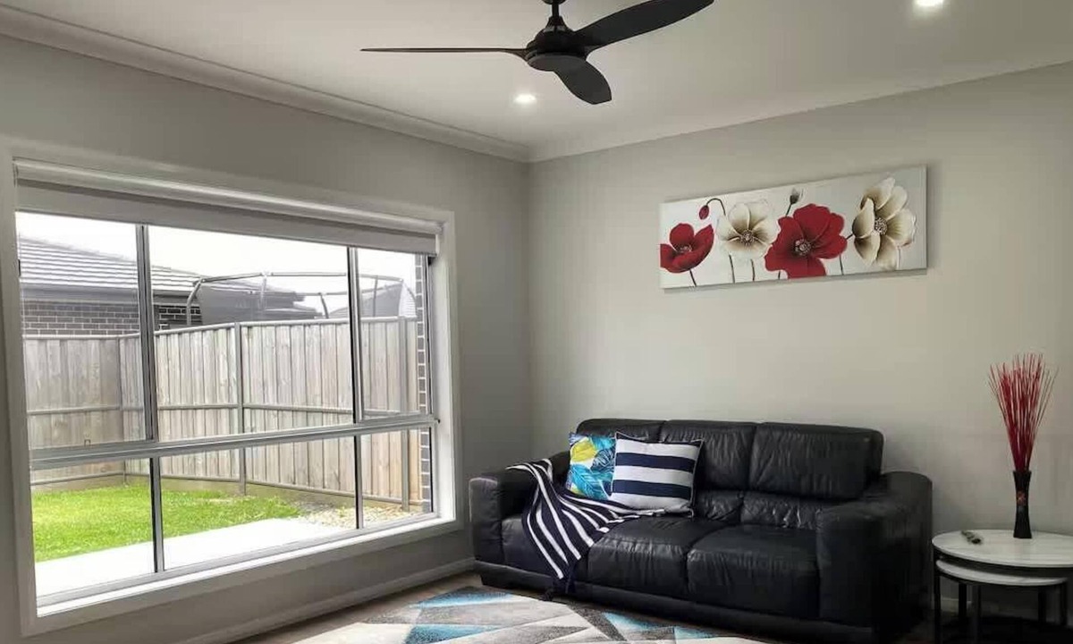 Gledswood Hills House | Elegant 7BR Family Retreat Sleeps 14