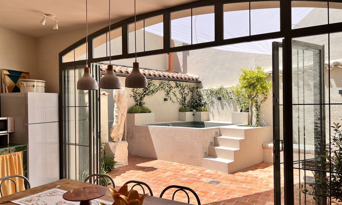 Oropesa House | Elegant manor house with swimming pool in beautiful medieval village