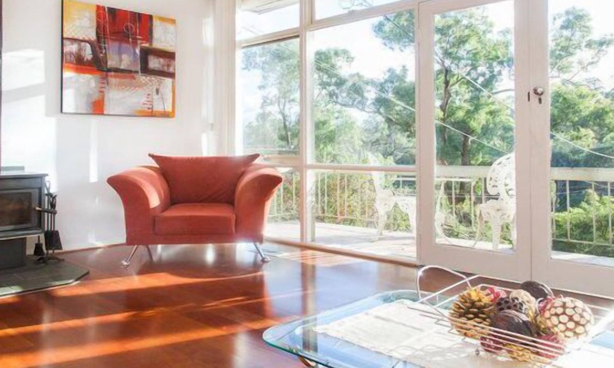Eltham House | Eltham Retreat Guest House - Warm & Bright Home
