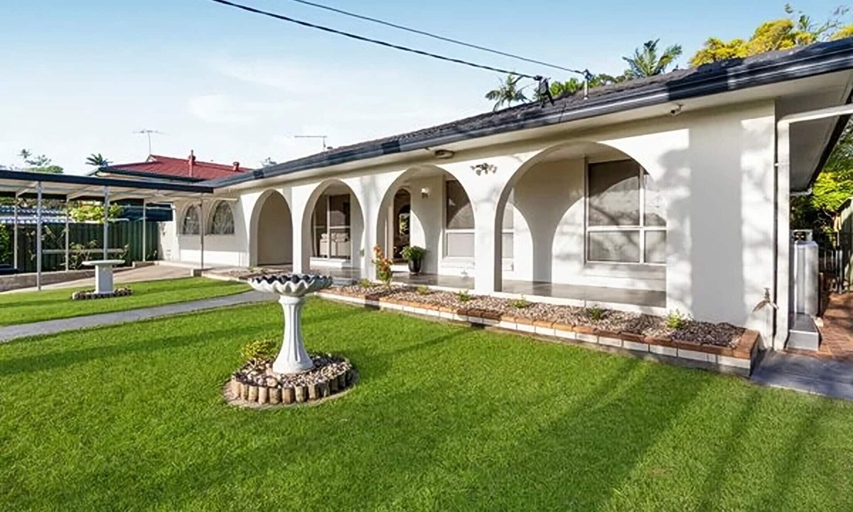 Springwood House | Entire 4-Bedroom Home — Convenient Access to Brisbane and the Gold Coast