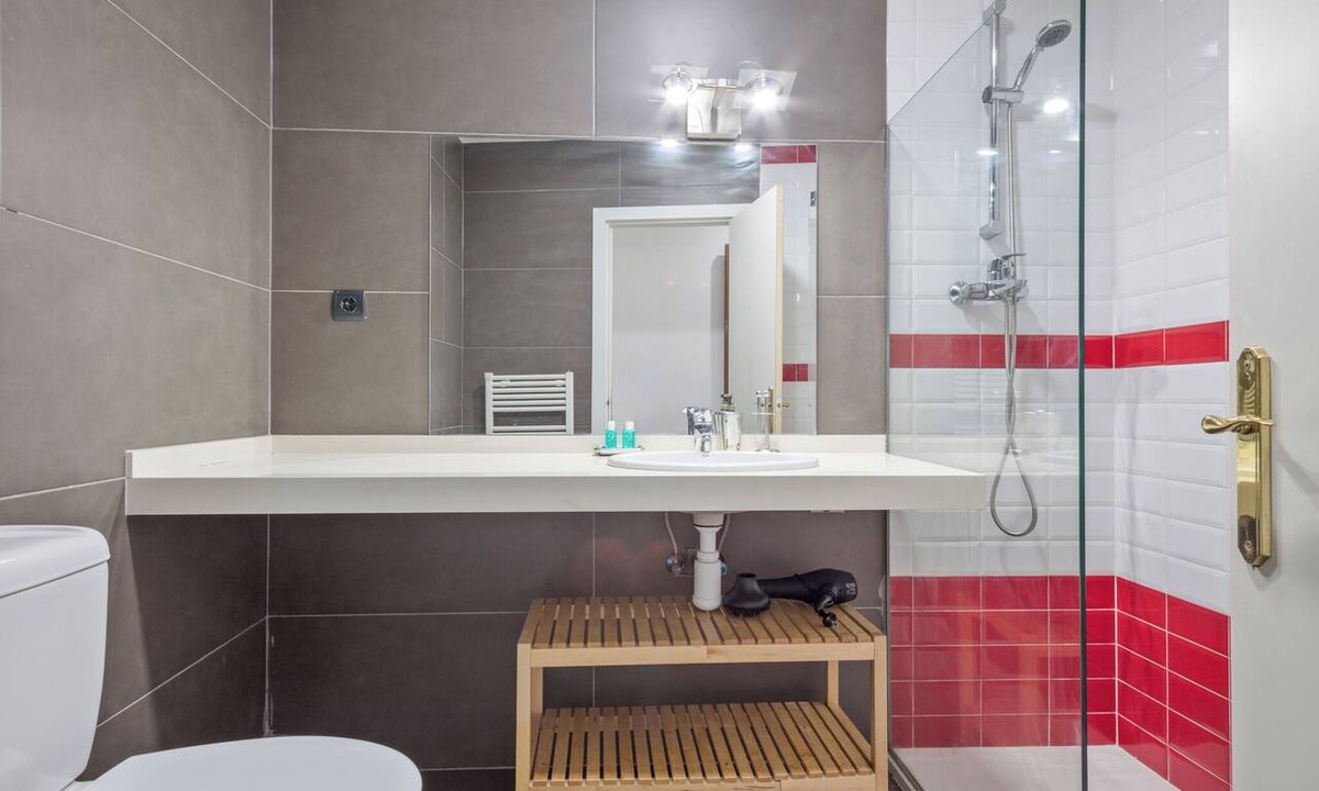 Sant Antoni Apartment | Entire Apartment at Comtal 41