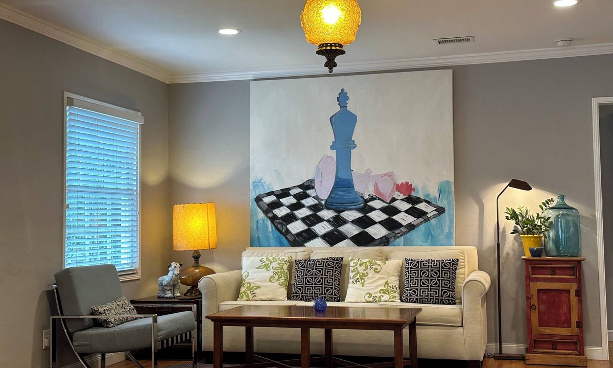 Anaheim Colony Historic District House | Entire Cozy SoCal Sweet House in Anaheim Historical Colony - 31 nights minimum
