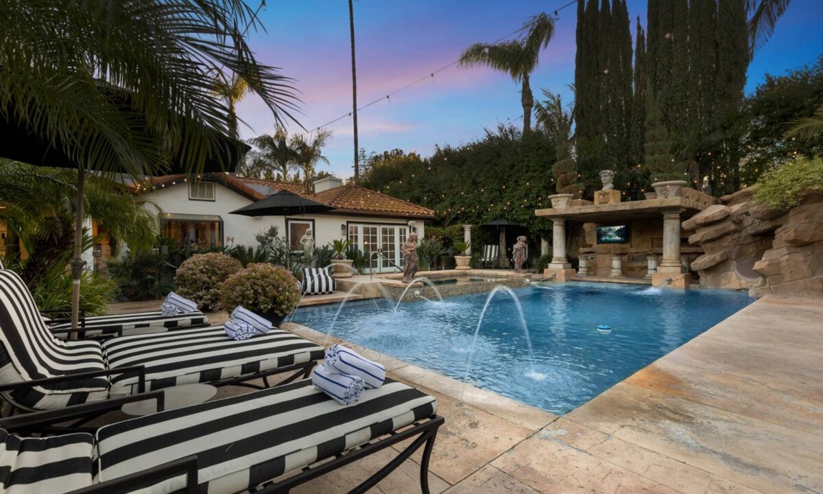 Woodland Hills Villa | Erwin Estate - A Perfect Blend of Modern Elegance with Mid-Century Undertones