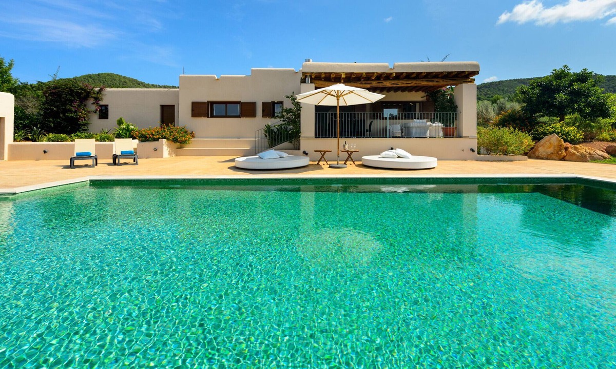Sant Joan de Labritja Villa | VILLA LUNA - Private villa with pool, free WIFI, Air/Cond, Jacuzzi pool and a beautiful garden!