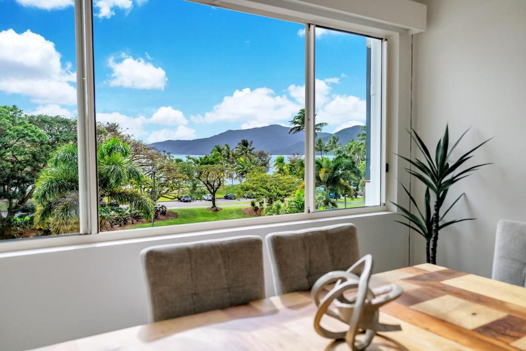 Cairns North Apartment | Escape Ordinary Stay Somewhere Exceptional - Waterfront 3 Bedroom Cairns Condo