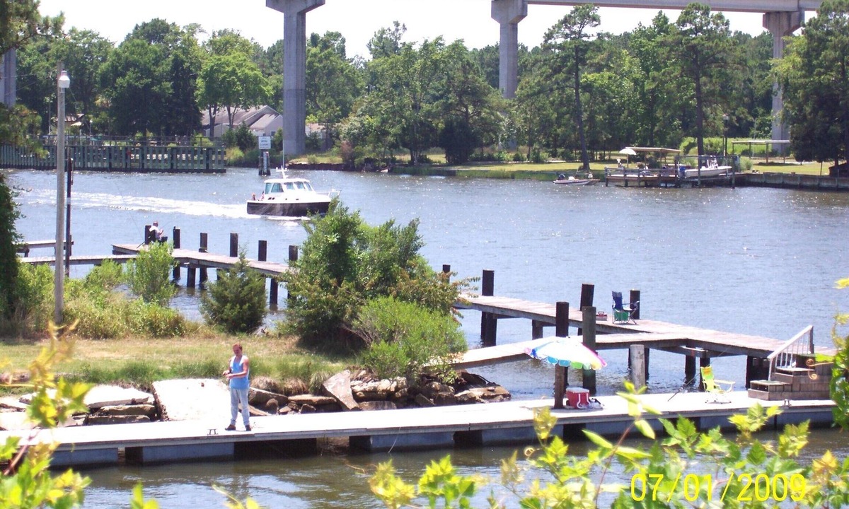 Core Creek Boat Rental | Experience living on a Houseboat and a fisherman's delight!