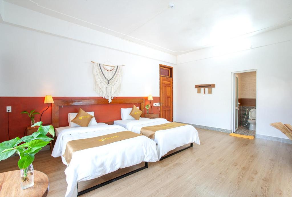 Phong Nha Bed & Breakfast | FALCON HOTEL & BAR