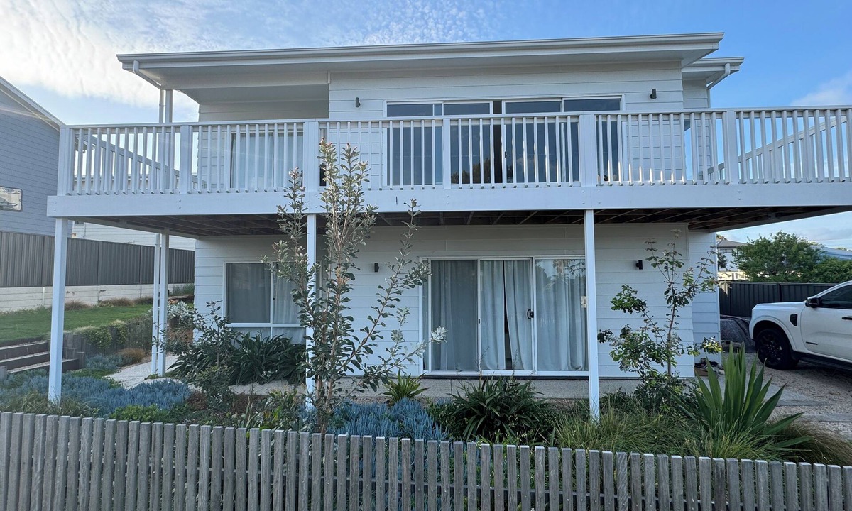 Hayborough House | Family beach house w/ocean view 3 min walk to beach