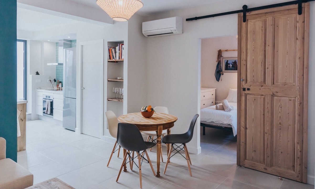 Las Acacias House | Family House, 50m from beach, 2 BIKES, WiFi, Bath, Terrace, BBQ, free coffee, 6p