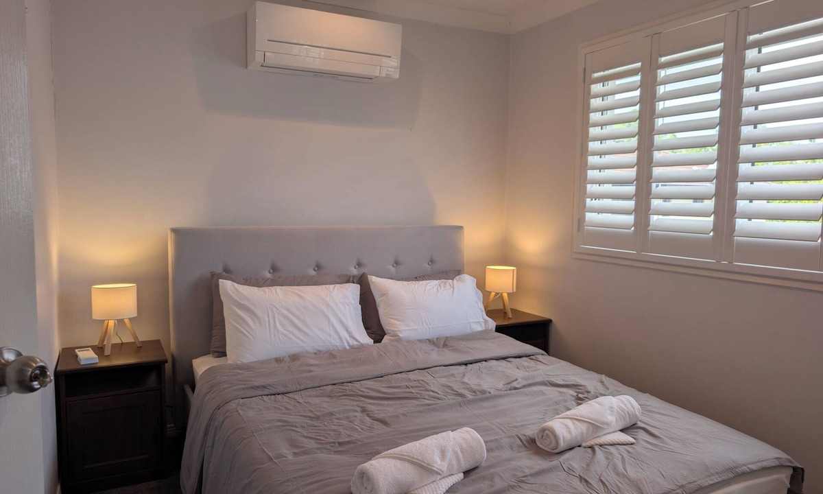 Arundel House | Family-Sized 4-Bedroom Retreat in Arundel – Near Theme Parks, Beaches & More!