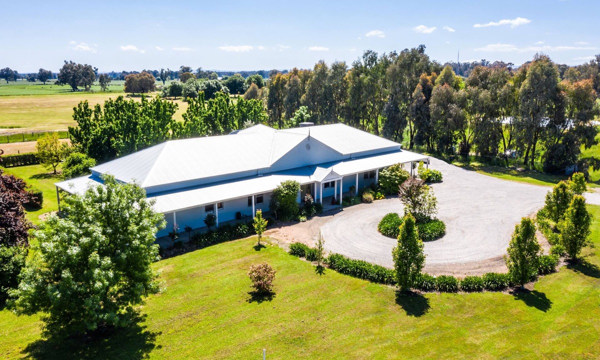 Moyhu House | Farm Stay at the Gateway to the King Valley Wine District