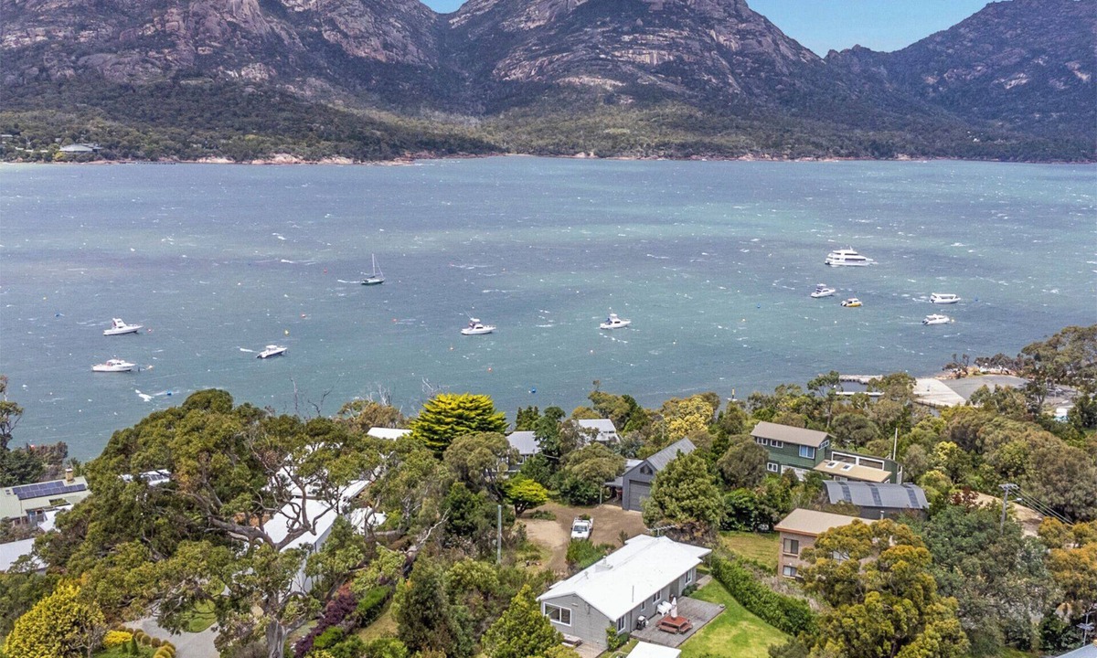 Coles Bay House | Fish at Freycinet - Freycinet Holiday Houses