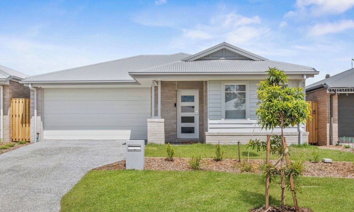Crestmead House | Fresh and Stylish 4BR Getaway Near Local Parklands