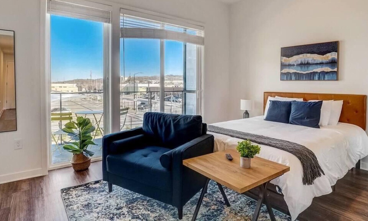 Avondale Apartment | Frontdesk | Open + Bright Studio Apt near UAB
