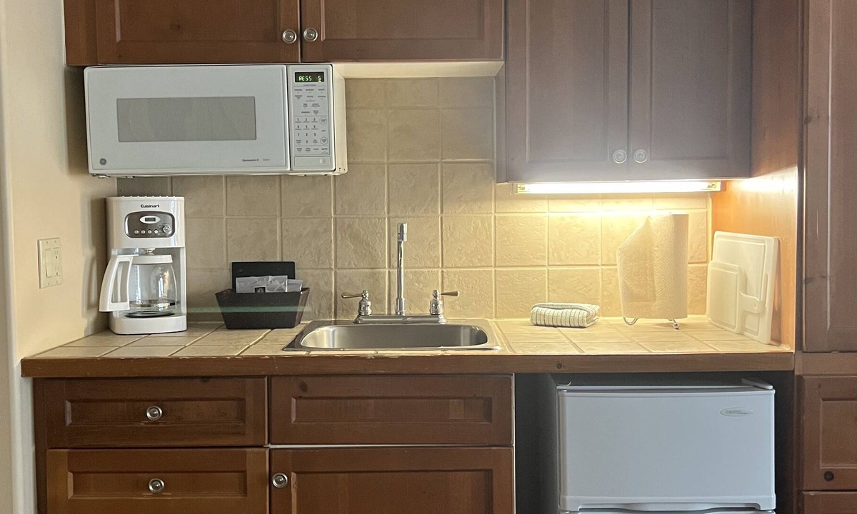 Oro-Medonte Apartment | Full kitchen Suite, Two Bedrooms, 4 beds- You can see the slopes from the suite!